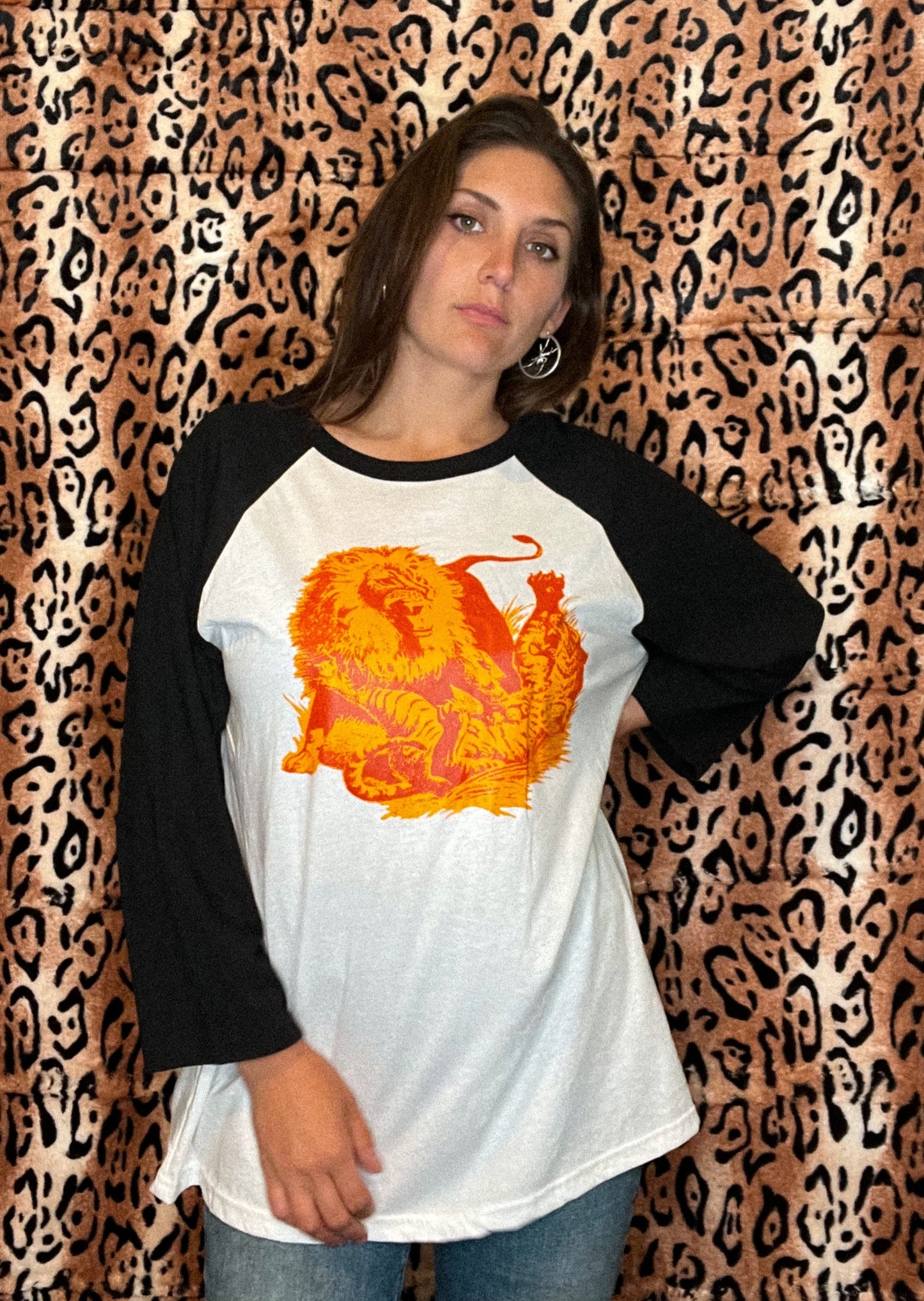 Lion vs Tiger War Raglan